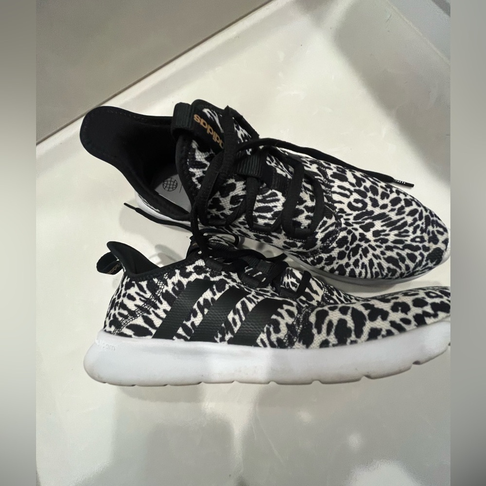 ✳️ Adidas swift run leopard print running shoes women’s size 10M - Picture 3 of 10
